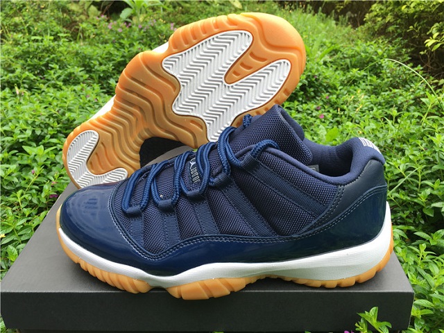 Air Jordan 11 Retro Low Navy Gum